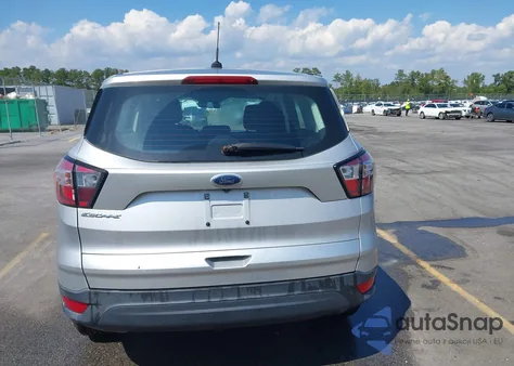 2018 Ford Escape S z USA, uszkodzony, nr VIN 1FMCU0F76JUC62827